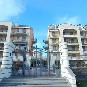  Aparthotel La Perla Italia